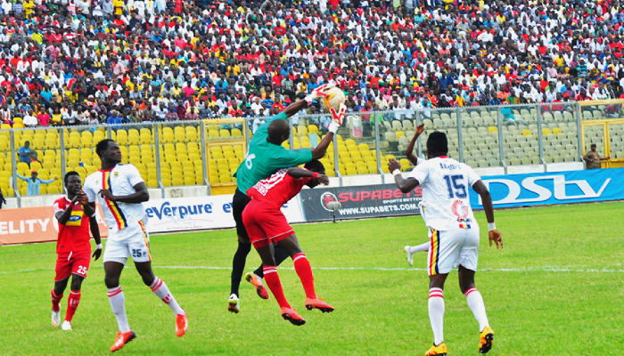 Hearts goalkeeper Abdoulaye Soulama stretches to save an aerial ball before Kotoko’s Dauda Mohammed could cause any damage. PICTURE: EMMANUEL BAAH